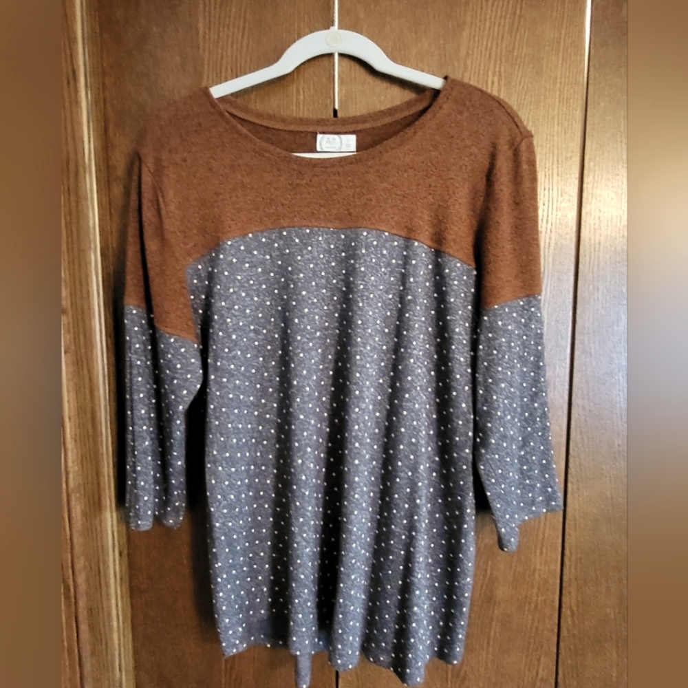 Maurice's 3/4 sleeve knit top.